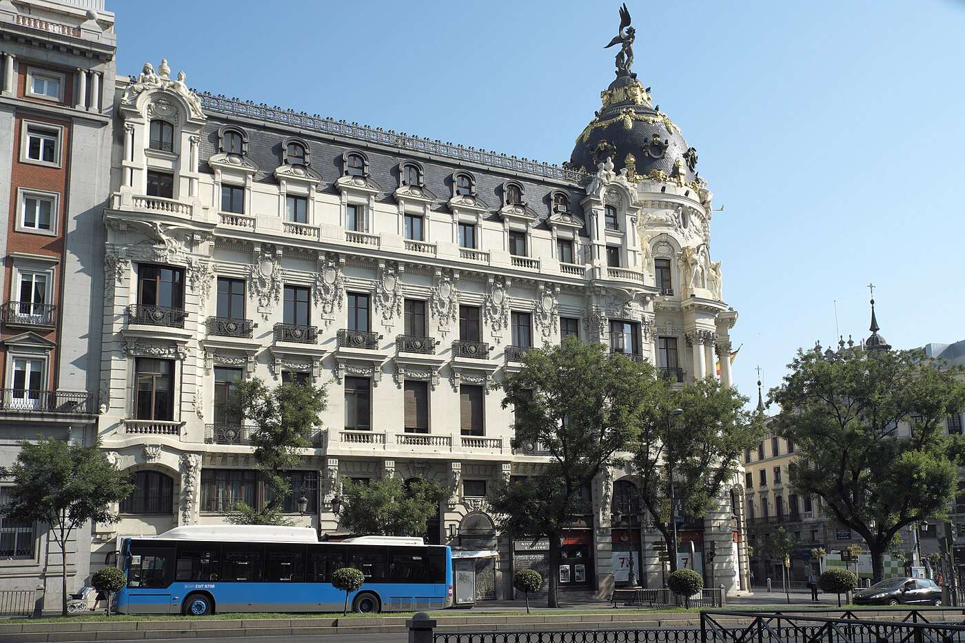 The Metropolis building at the head of the Gran Vía in Madrid